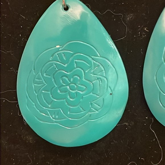 3” turquoise color year drop shaped floral diamond etch pattern dangle earrings - Picture 6 of 10